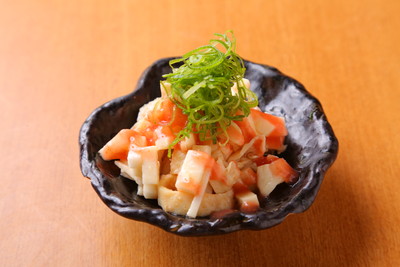 とり皮湯引きと山芋 梅肉ポン酢